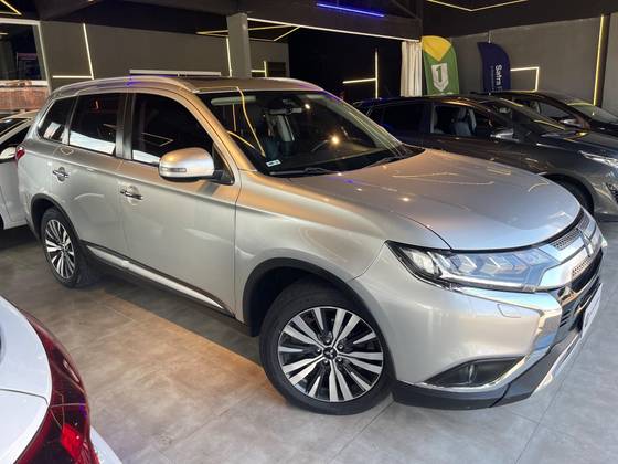 MITSUBISHI OUTLANDER 2.2 MIVEC DI-D DIESEL HPE-S AWD AUTOMÁTICO